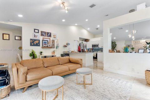 Villa ou maison à louer à Weston, Floride: 3 chambres, 142.42 m2 № 2076341 - photo 16