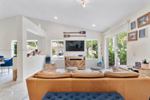Villa ou maison à louer à Weston, Floride: 3 chambres, 142.42 m2 № 2076341 - photo 13