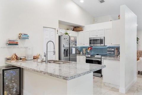 Villa ou maison à louer à Weston, Floride: 3 chambres, 142.42 m2 № 2076341 - photo 17
