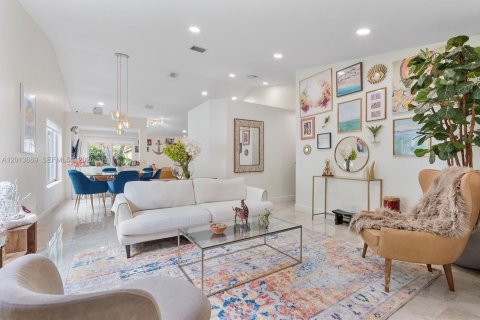 Villa ou maison à louer à Weston, Floride: 3 chambres, 142.42 m2 № 2076341 - photo 3