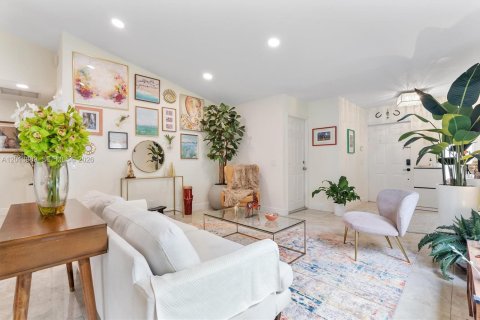 Villa ou maison à louer à Weston, Floride: 3 chambres, 142.42 m2 № 2076341 - photo 5