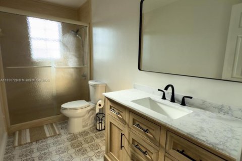 House in Miami, Florida 3 bedrooms, 148.27 sq.m. № 1857388 - photo 12