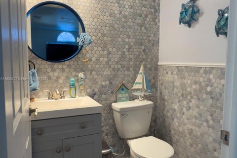 House in Miami, Florida 3 bedrooms, 148.27 sq.m. № 1857388 - photo 5