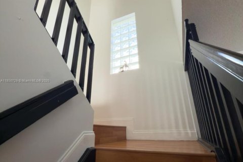 House in Miami, Florida 3 bedrooms, 148.27 sq.m. № 1857388 - photo 8
