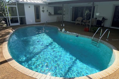 House in Port Charlotte, Florida 3 bedrooms, 170.75 sq.m. № 2108072 - photo 10