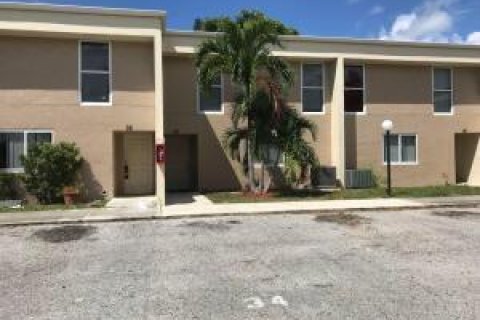 Adosado en alquiler en West Palm Beach, Florida, 2 dormitorios, 101.08 m2 № 1139410 - foto 1