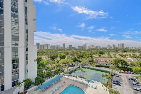 Condo in Aventura, Florida, 2 bedrooms  № 1937885 - photo 19