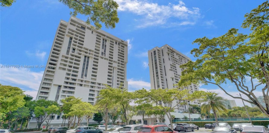 Condominio en Aventura, Florida, 2 dormitorios  № 1937885