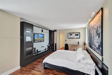 Condo in Aventura, Florida, 2 bedrooms  № 1937885 - photo 10