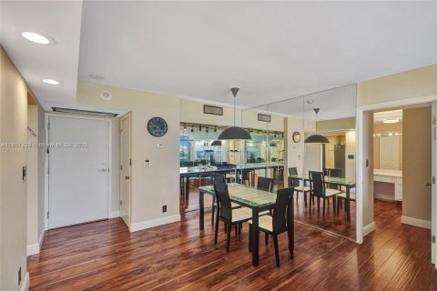 Copropriété à vendre à Aventura, Floride: 2 chambres, 100.06 m2 № 1937885 - photo 3