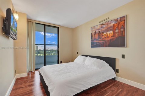 Condo in Aventura, Florida, 2 bedrooms  № 1937885 - photo 14