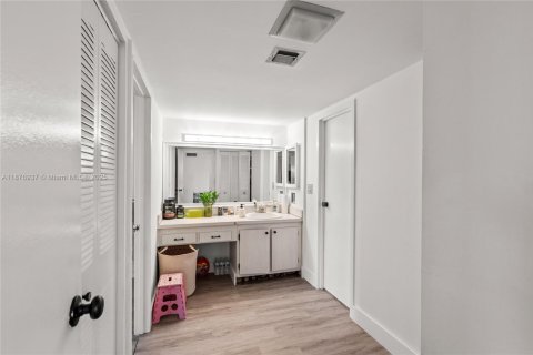 Copropriété à vendre à Sunny Isles Beach, Floride: 2 chambres, 123.65 m2 № 1931576 - photo 13