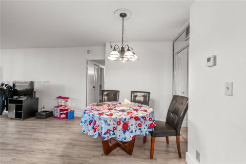 Copropriété à vendre à Sunny Isles Beach, Floride: 2 chambres, 123.65 m2 № 1931576 - photo 3