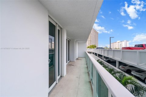 Copropriété à vendre à Sunny Isles Beach, Floride: 2 chambres, 123.65 m2 № 1931576 - photo 22