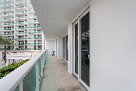 Copropriété à vendre à Sunny Isles Beach, Floride: 2 chambres, 123.65 m2 № 1931576 - photo 1