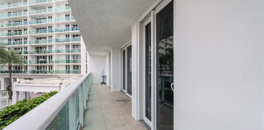Condo à Sunny Isles Beach, Floride, 2 chambres  № 1931576