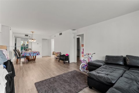 Copropriété à vendre à Sunny Isles Beach, Floride: 2 chambres, 123.65 m2 № 1931576 - photo 2