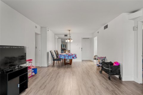 Copropriété à vendre à Sunny Isles Beach, Floride: 2 chambres, 123.65 m2 № 1931576 - photo 4