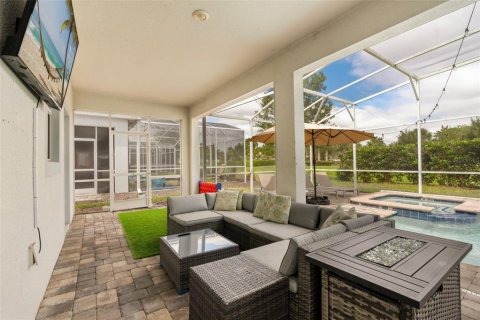 House in Davenport, Florida 9 bedrooms, 363.15 sq.m. № 2394155 - photo 24