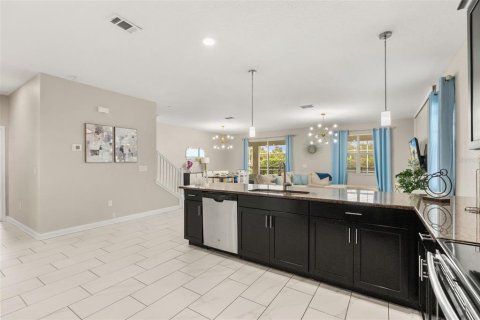 House in Davenport, Florida 9 bedrooms, 363.15 sq.m. № 2394155 - photo 13