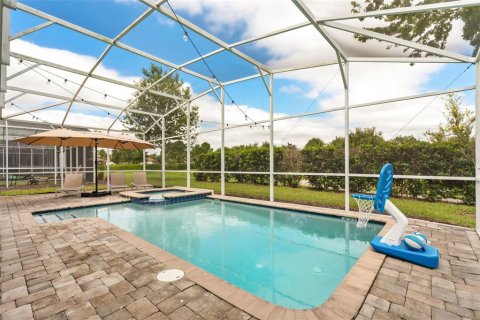 House in Davenport, Florida 9 bedrooms, 363.15 sq.m. № 2394155 - photo 3