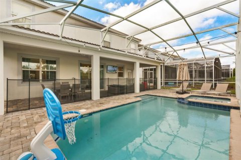 House in Davenport, Florida 9 bedrooms, 363.15 sq.m. № 2394155 - photo 22