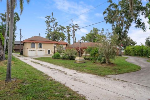 House in Lutz, Florida 4 bedrooms, 457.82 sq.m. № 1902761 - photo 9
