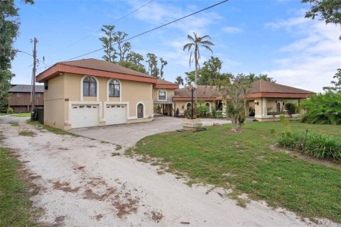 House in Lutz, Florida 4 bedrooms, 457.82 sq.m. № 1902761 - photo 8