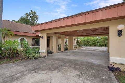 House in Lutz, Florida 4 bedrooms, 457.82 sq.m. № 1902761 - photo 12