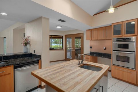House in Lutz, Florida 4 bedrooms, 457.82 sq.m. № 1902761 - photo 24