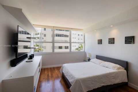 Condominio en alquiler en Miami Beach, Florida, 2 dormitorios, 115.01 m2 № 2026349 - foto 12
