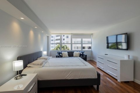 Condominio en alquiler en Miami Beach, Florida, 2 dormitorios, 115.01 m2 № 2026349 - foto 11