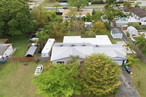 Купить виллу или дом в Хомстед, Флорида 4 спальни, 205.31м2, № 2046532 - фото 28