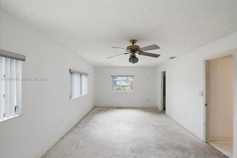 Купить виллу или дом в Хомстед, Флорида 4 спальни, 205.31м2, № 2046532 - фото 17