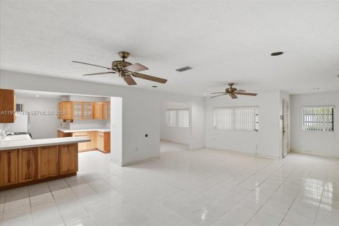 Купить виллу или дом в Хомстед, Флорида 4 спальни, 205.31м2, № 2046532 - фото 10