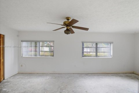 Купить виллу или дом в Хомстед, Флорида 4 спальни, 205.31м2, № 2046532 - фото 16