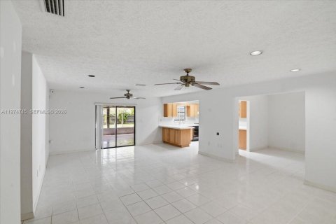 Купить виллу или дом в Хомстед, Флорида 4 спальни, 205.31м2, № 2046532 - фото 8