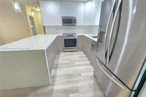 Casa en venta en Margate, Florida, 4 dormitorios, 176.33 m2 № 1990904 - foto 5