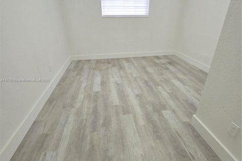 Casa en venta en Margate, Florida, 4 dormitorios, 176.33 m2 № 1990904 - foto 18