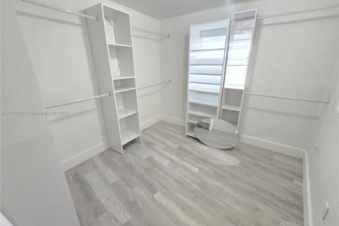 Casa en venta en Margate, Florida, 4 dormitorios, 176.33 m2 № 1990904 - foto 17