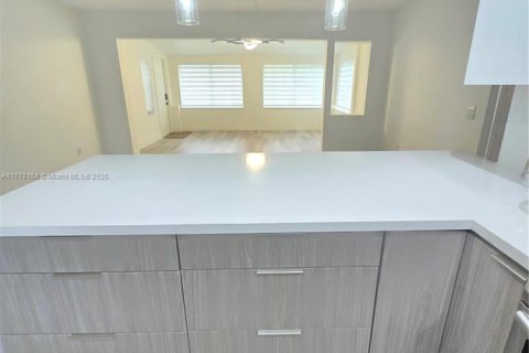 Casa en venta en Margate, Florida, 4 dormitorios, 176.33 m2 № 1990904 - foto 7