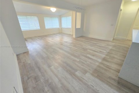 Casa en venta en Margate, Florida, 4 dormitorios, 176.33 m2 № 1990904 - foto 6