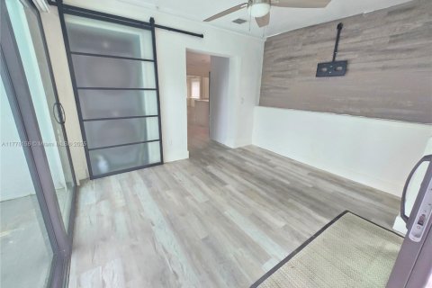 Casa en venta en Margate, Florida, 4 dormitorios, 176.33 m2 № 1990904 - foto 11