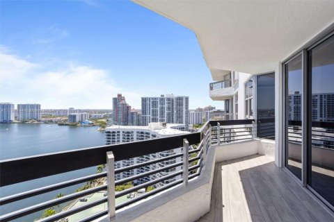 Condominio en venta en Aventura, Florida, 2 dormitorios, 109.72 m2 № 1712792 - foto 3