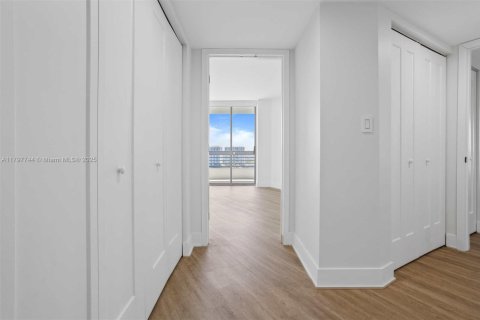 Condominio en venta en Aventura, Florida, 2 dormitorios, 109.72 m2 № 1712792 - foto 19