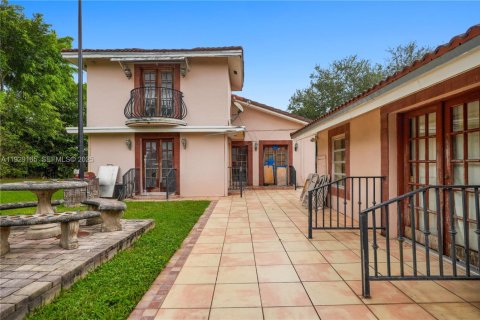 Купить виллу или дом в Майами, Флорида 4 спальни, 270.25м2, № 1990277 - фото 12