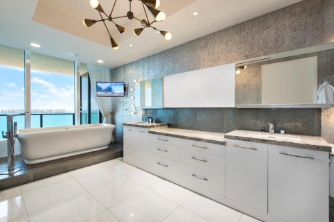 Купить кондоминиум в Бэл-Харбор, Флорида 6 спален, № 2048509 - фото 11