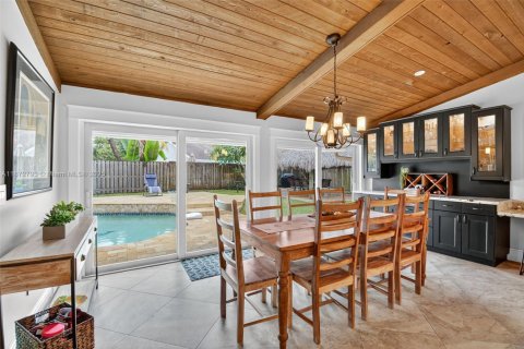 House in Plantation, Florida 3 bedrooms, 200.58 sq.m. № 1923206 - photo 12