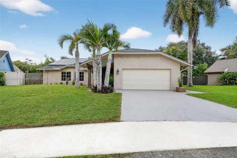 House in Plantation, Florida 3 bedrooms, 200.58 sq.m. № 1923206 - photo 1