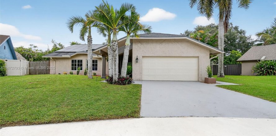 House in Plantation, Florida 3 bedrooms, 200.58 sq.m. № 1923206